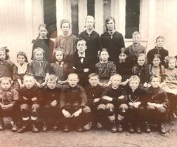 Klassebilde fra Bråthe skole, fra midten av 1920-tallet.