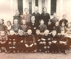 Klassebilde fra Bråthe skole, fra midten av 1920-tallet.